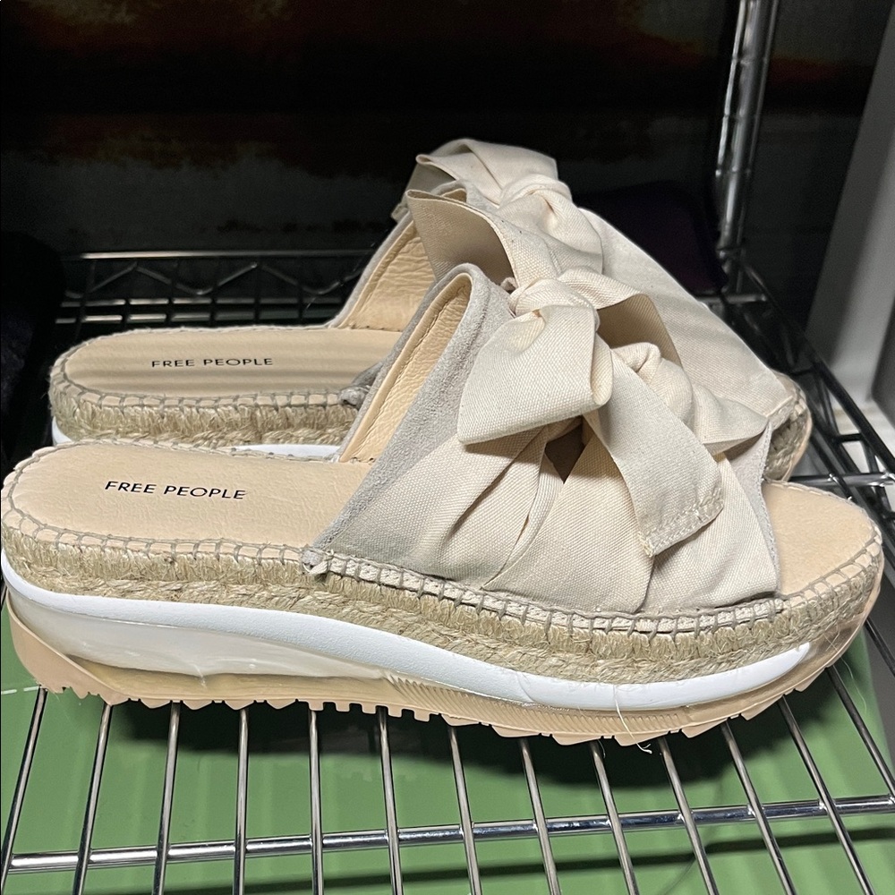 Free people platforms